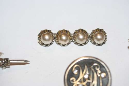 **RS17** A collection of 6x vintage ladies brooches including a rare "German - US Zone" brooch