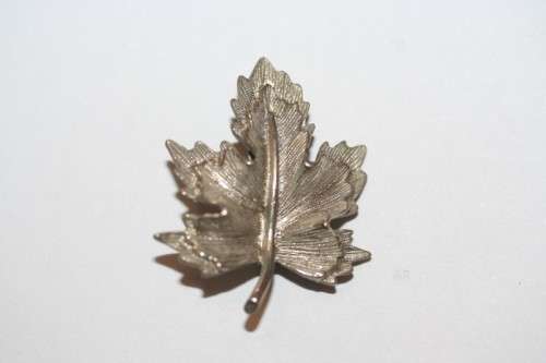 **RS17** A collection of 5x  vintage ladies brooches incl. a stone brooch, in gorgeous condition!