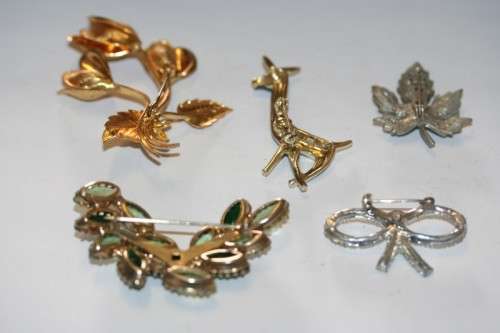 **RS17** A collection of 5x  vintage ladies brooches incl. a stone brooch, in gorgeous condition!