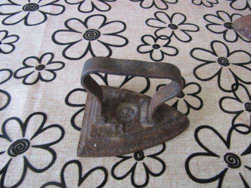 Three fantastic and very collectable vintage/ antique cast iron coal stove clothes iron - price/iron