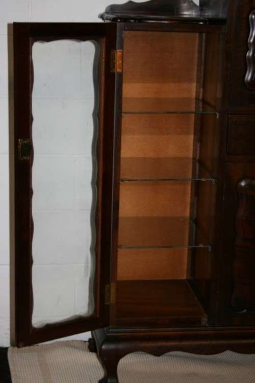 A beautiful vintage Merlin Furniture Imbuia ball & claw drinks cabinet/ server in awesome condition!