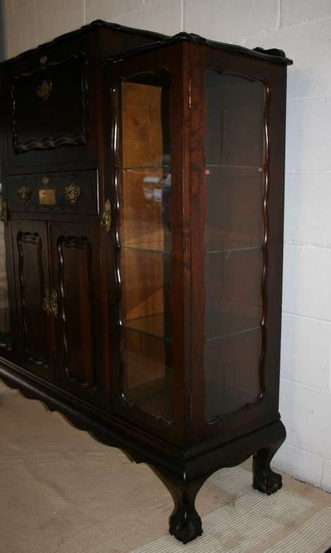 A beautiful vintage Merlin Furniture Imbuia ball & claw drinks cabinet/ server in awesome condition!