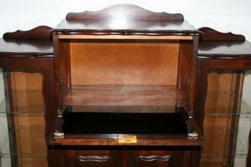 A beautiful vintage Merlin Furniture Imbuia ball & claw drinks cabinet/ server in awesome condition!