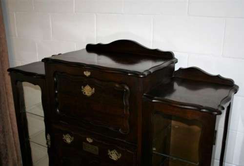 A beautiful vintage Merlin Furniture Imbuia ball & claw drinks cabinet/ server in awesome condition!