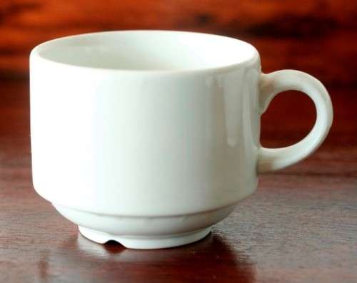 A fabulous collection of 9x white "Hotelware" porcelain tea & coffee cups in great condition - AAA