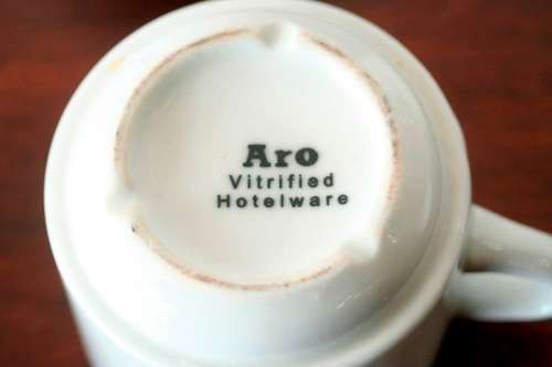 A fabulous collection of 9x white "Hotelware" porcelain tea & coffee cups in great condition - AAA