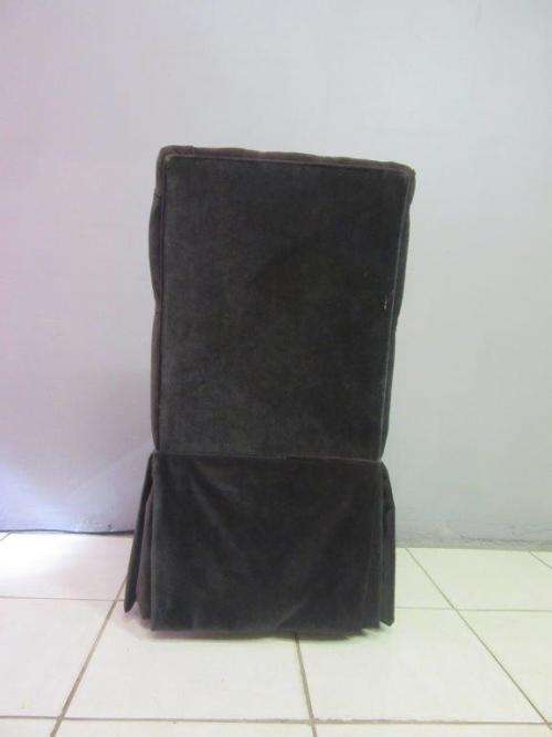 **RS17** A marvellous skirted Parson's chair w/ a button back and beautiful upholstery