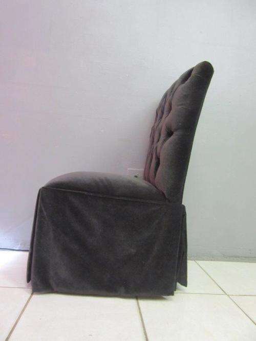 **RS17** A marvellous skirted Parson's chair w/ a button back and beautiful upholstery