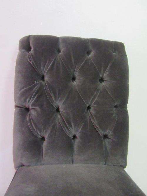 **RS17** A marvellous skirted Parson's chair w/ a button back and beautiful upholstery
