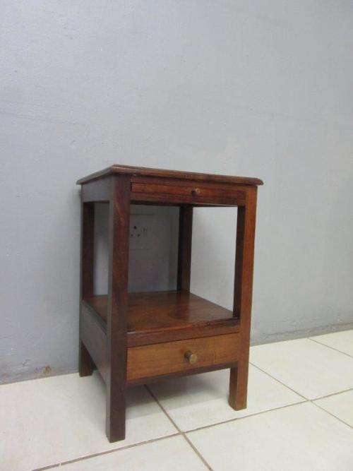 A lovely modern single pedestal/ occasional table with a drawer  in amazing condition - very stylish