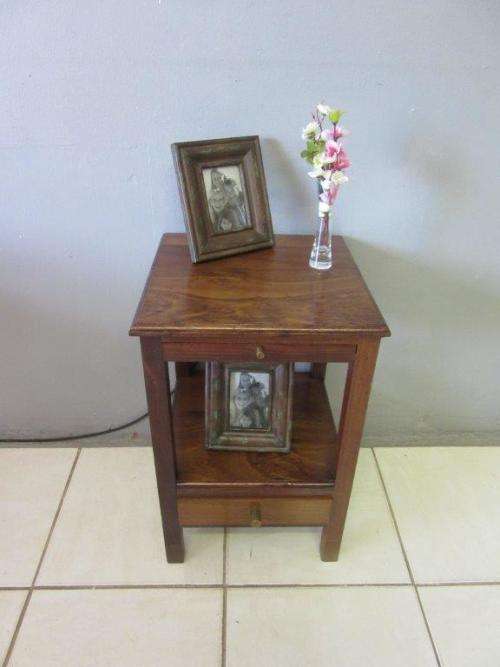 A lovely modern single pedestal/ occasional table with a drawer  in amazing condition - very stylish