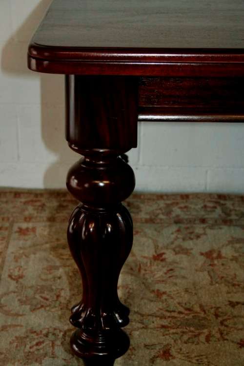 A fantastic large 6 to 8-seater mahogany dining table w/ stunning carved & detailed legs - RS17Sale