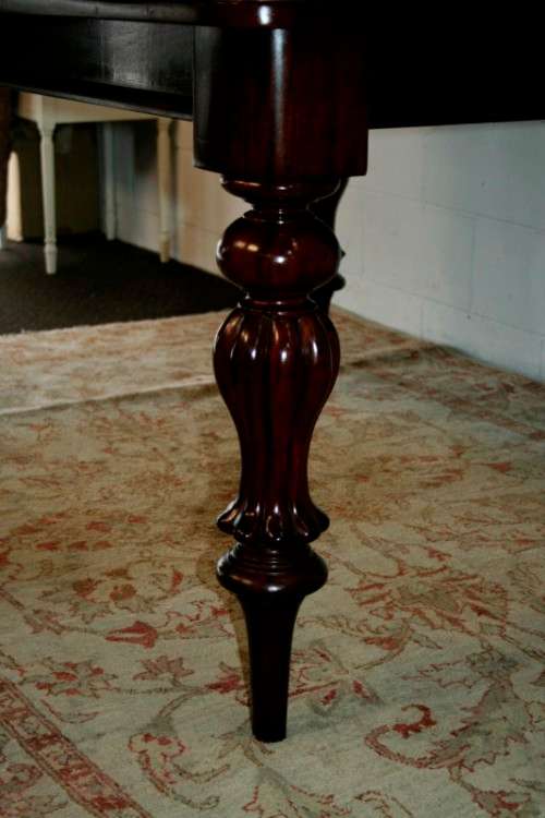 A fantastic large 6 to 8-seater mahogany dining table w/ stunning carved & detailed legs - RS17Sale