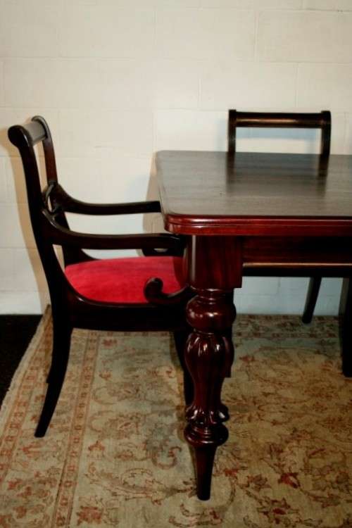 A fantastic large 6 to 8-seater mahogany dining table w/ stunning carved & detailed legs - RS17Sale