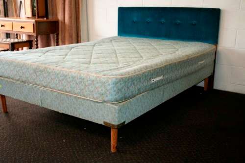 A stunning upholstered double-bed buttoned headboard with a Warner mattress & base.RS17Bed