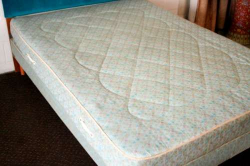 A stunning upholstered double-bed buttoned headboard with a Warner mattress & base.RS17Bed