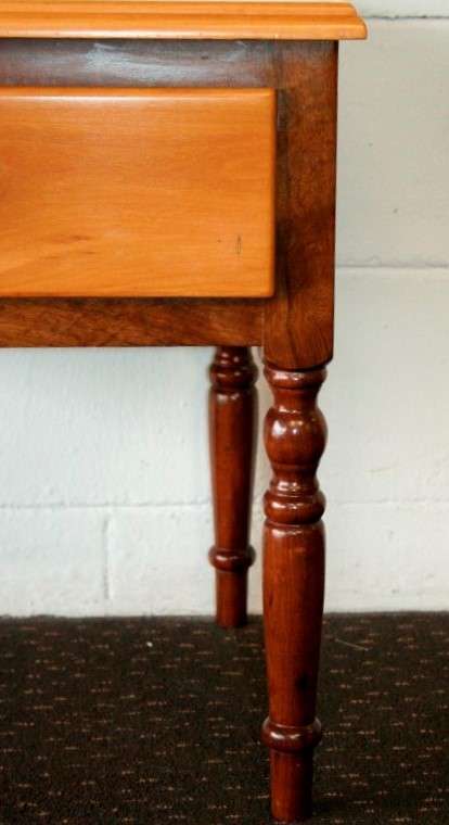 **RS17** A fabulous, stylish single-drawer yellow wood and imbuia bedside pedestal
