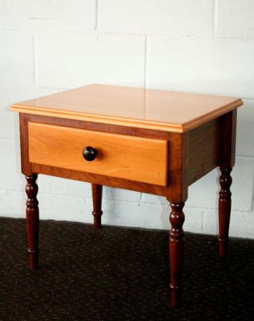 **RS17** A fabulous, stylish single-drawer yellow wood and imbuia bedside pedestal