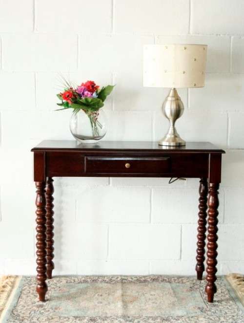 A beautiful and stylish single-drawer console/ hall table with gorgeous turned "bobbin" legs