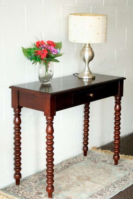 A beautiful and stylish single-drawer console/ hall table with gorgeous turned "bobbin" legs
