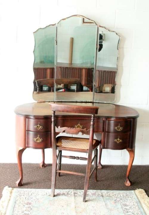 Exquisite vintage solid Imbuia ball & claw kidney-shape knee-hole dresser w/ folding mirrors RS17Bed
