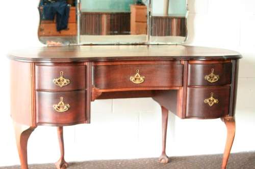 Exquisite vintage solid Imbuia ball & claw kidney-shape knee-hole dresser w/ folding mirrors RS17Bed