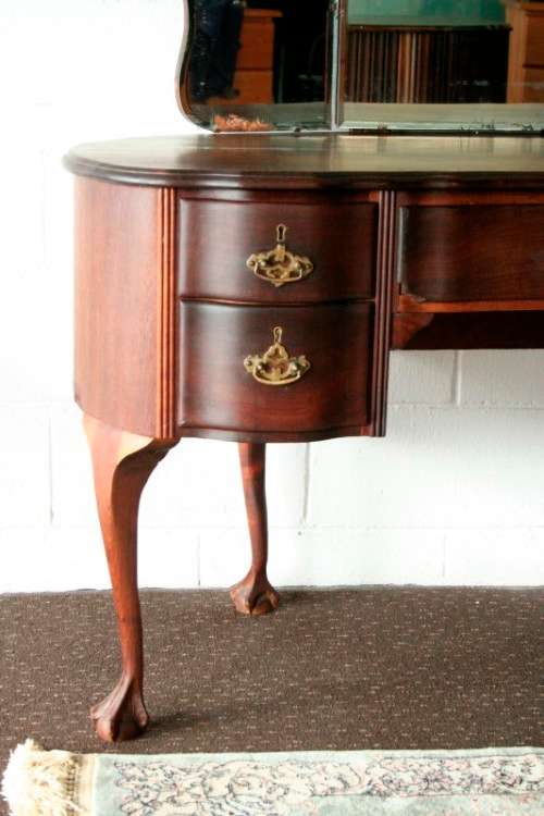 Exquisite vintage solid Imbuia ball & claw kidney-shape knee-hole dresser w/ folding mirrors RS17Bed