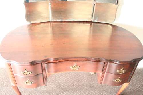 Exquisite vintage solid Imbuia ball & claw kidney-shape knee-hole dresser w/ folding mirrors RS17Bed
