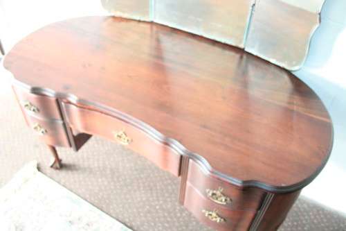 Exquisite vintage solid Imbuia ball & claw kidney-shape knee-hole dresser w/ folding mirrors RS17Bed