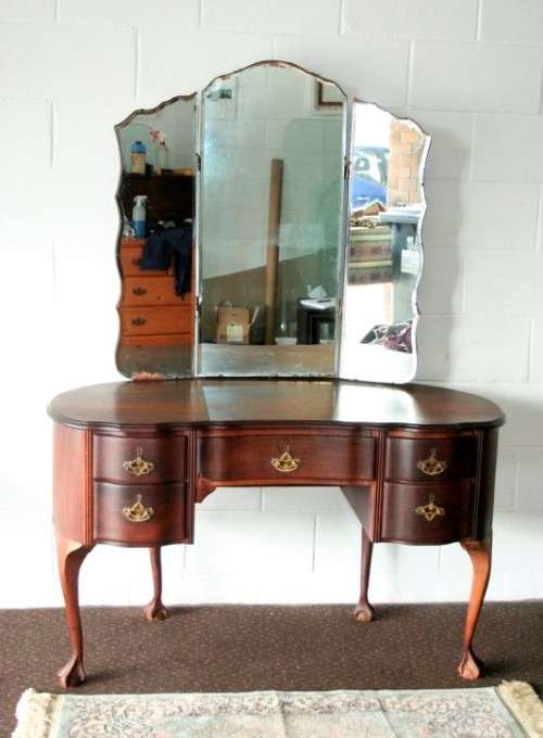 Exquisite vintage solid Imbuia ball & claw kidney-shape knee-hole dresser w/ folding mirrors RS17Bed