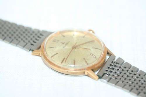 A superb vintage (1960's) gold plated gents Swiss made Buren wrist watch w/ a stainless steel strap