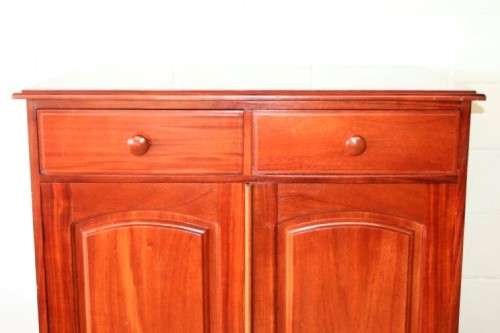 **RS17** A beautiful, stylish teak entertainment/ TV cabinet with two drawers and slide-in doors