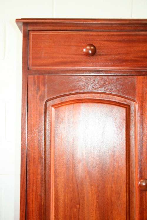 **RS17** A beautiful, stylish teak entertainment/ TV cabinet with two drawers and slide-in doors