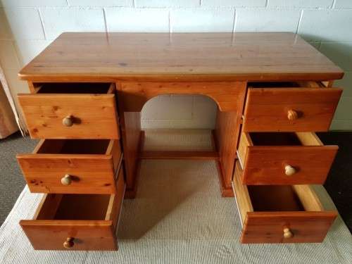 An amazing solid Oregon sturdy office/ study desk with ample drawers in good condition