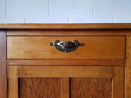 A stunning antique oak dresser/ bedroom stand with two drawers and two cupboards RS17Bed