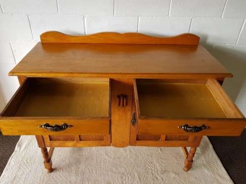 A stunning antique oak dresser/ bedroom stand with two drawers and two cupboards RS17Bed