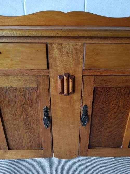 A stunning antique oak dresser/ bedroom stand with two drawers and two cupboards RS17Bed