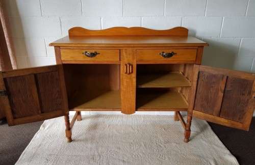 A stunning antique oak dresser/ bedroom stand with two drawers and two cupboards RS17Bed
