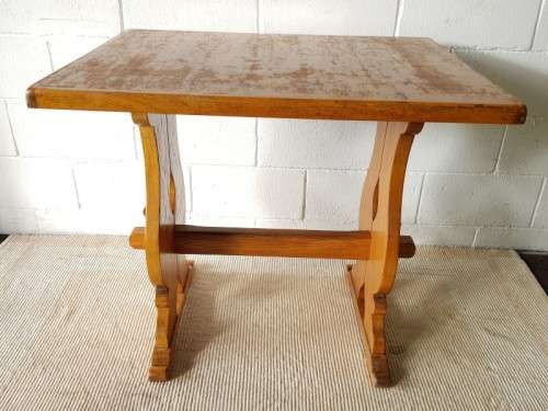 A well-made Oak coffee/ occasional table - perfect for a table lamp or a vase with flowers!