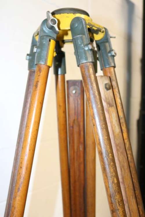 Fantastic vintage metal & wood surveyor tripod in great condition! Perfect to mount a light!!!