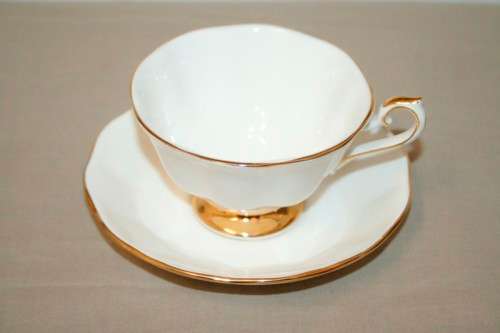 Stunning Royal Albert bone china Val Dór series trio incl the teacup, saucer & cake plate - RS17Sale