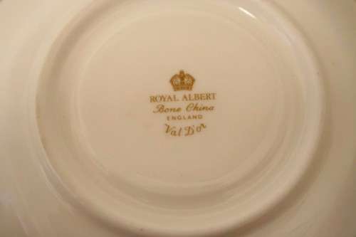 Stunning Royal Albert bone china Val Dór series trio incl the teacup, saucer & cake plate - RS17Sale