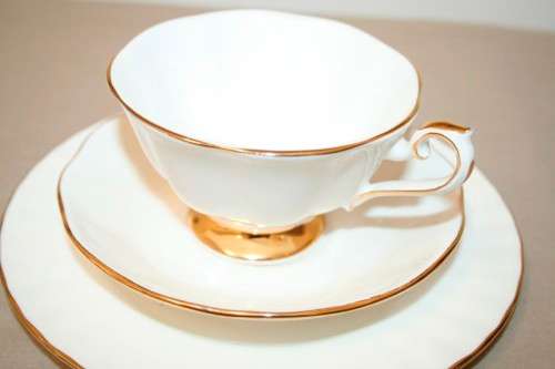 Stunning Royal Albert bone china Val Dór series trio incl the teacup, saucer & cake plate - RS17Sale