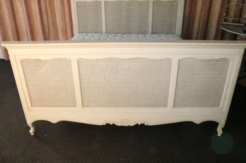 A magnificent "Block and Chisel" King-size bed set. frame, headboard, footboard and mattress!RS17Bed