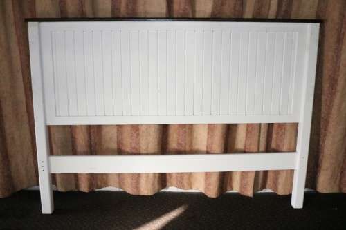 A lovely white painted wooden Queen Size bed headboard and footboard - stylish! - RS17Sale