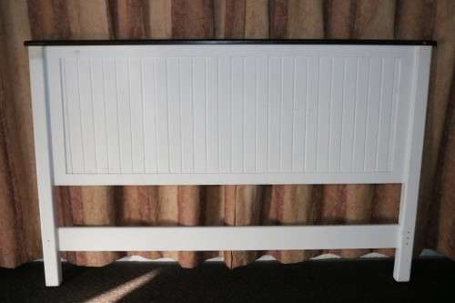 A lovely white painted wooden Queen Size bed headboard and footboard - stylish! - RS17Sale