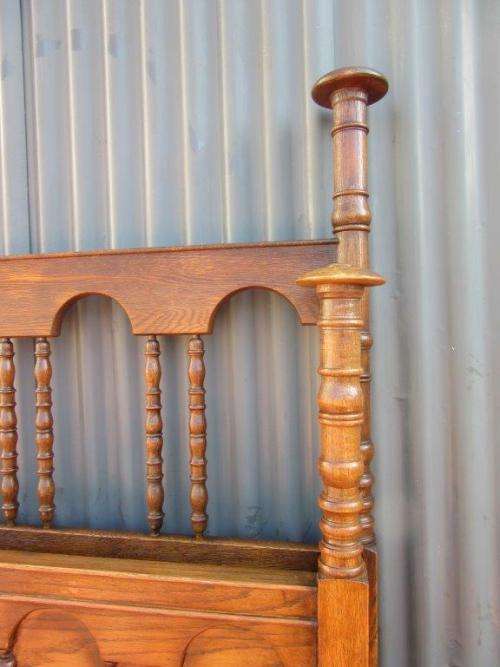 A superb antique Edwardian cognac oak "King-size" spindle headboard and footboard set RS17Bed