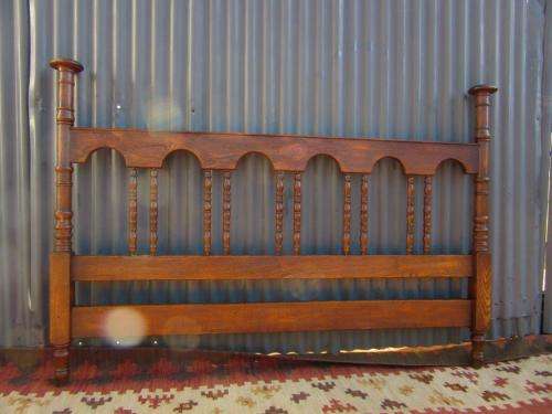 A superb antique Edwardian cognac oak "King-size" spindle headboard and footboard set RS17Bed