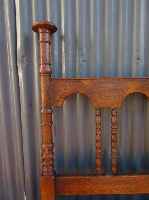 A superb antique Edwardian cognac oak "King-size" spindle headboard and footboard set RS17Bed