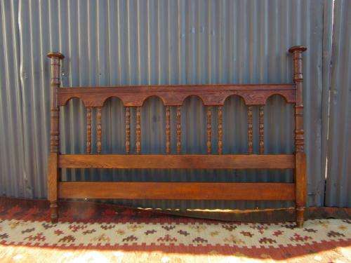 A superb antique Edwardian cognac oak "King-size" spindle headboard and footboard set RS17Bed